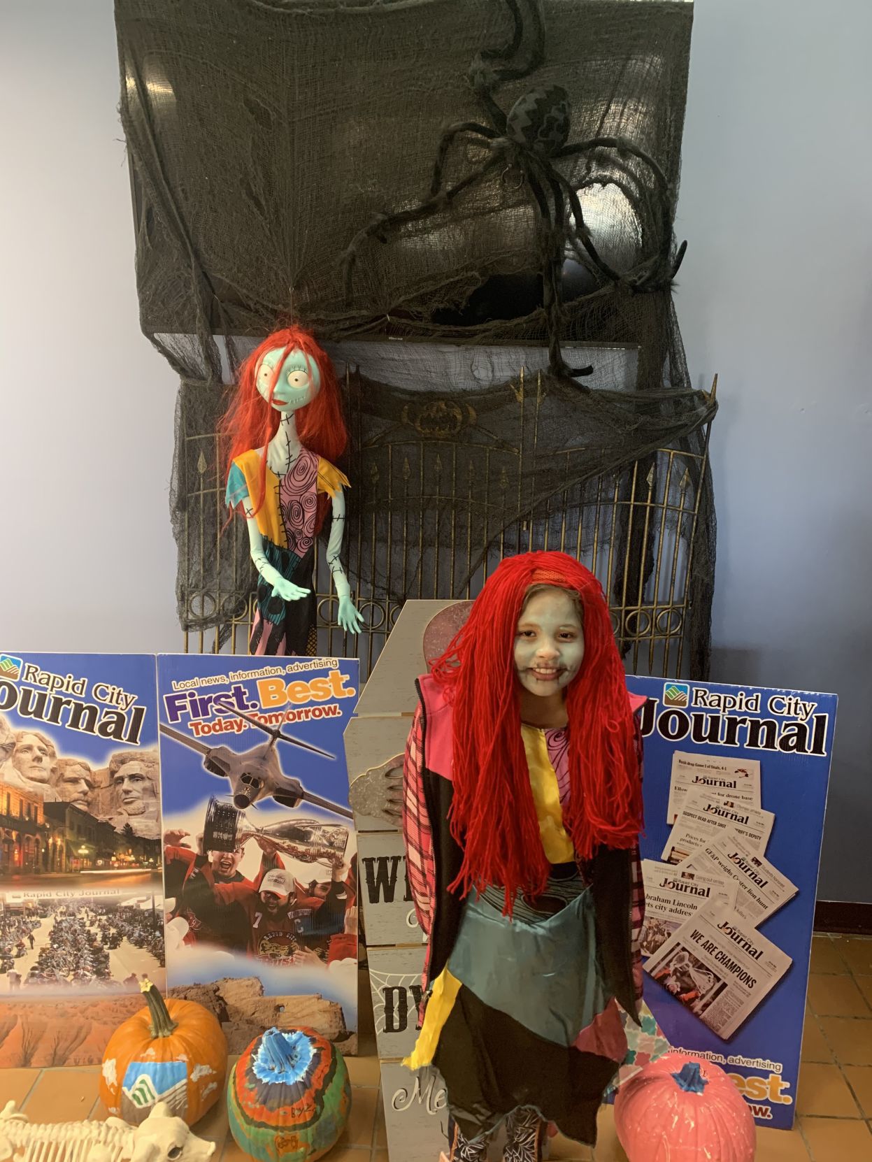 Halloween Pictures to run in Thursday's paper 086.JPG
